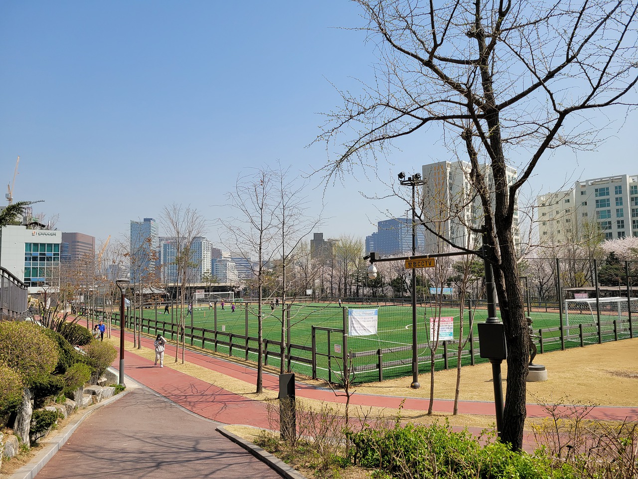 在迪拜隆重 在迪拜隆重